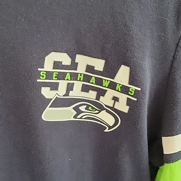 Seahawks Long Sleeved T-Shirt Made By NFL Team Apparel Size L - Picture 3 of 9